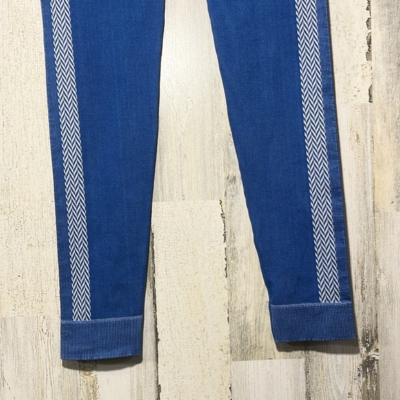 Fabletics High-Waisted Seamless Check Leggings Blue White Size Medium - Picture 3 of 9